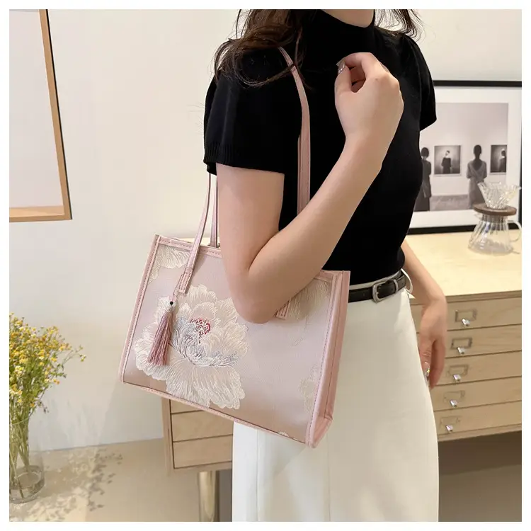 Women's Embroidered Flower Shoulder Bag Large Capacity Black — feature 13