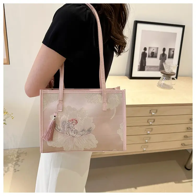 Women's Embroidered Flower Shoulder Bag Large Capacity Black — feature 14