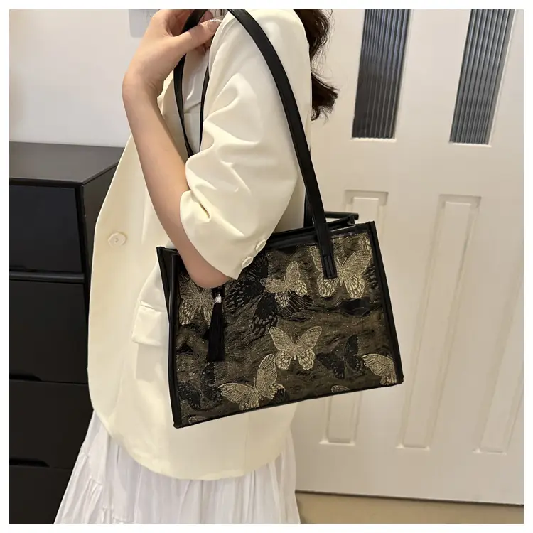 Women's Embroidered Flower Shoulder Bag Large Capacity Black — feature 17