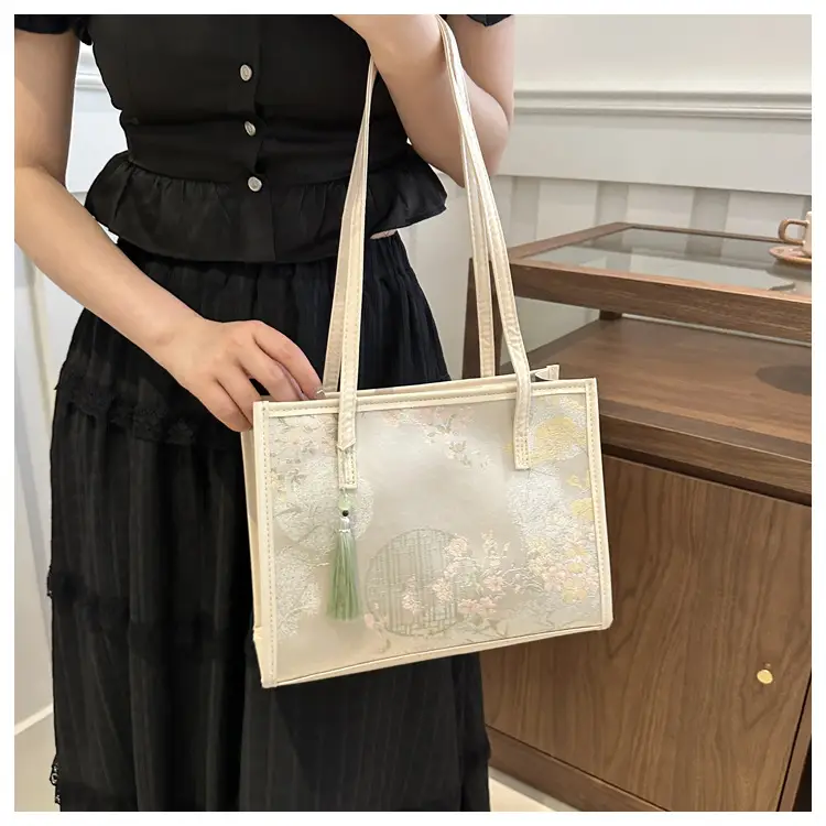 Women's Embroidered Flower Shoulder Bag Large Capacity Black — feature 8