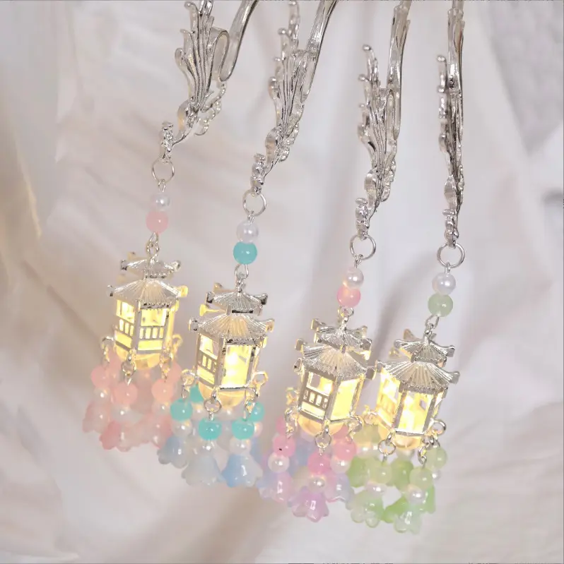 Palace Silver Luminous Lantern Hairpin with Wind Chime — feature 1