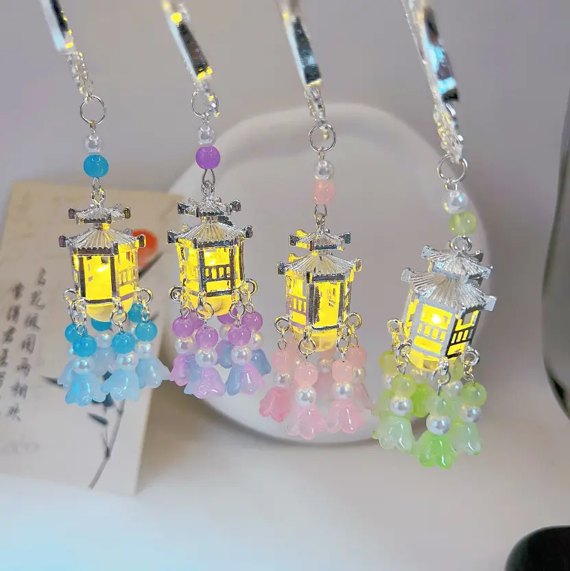 Palace Silver Luminous Lantern Hairpin with Wind Chime — feature 3