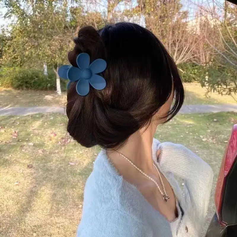 Classic Black Hair Clips for Women's Hair Styling - Image 9