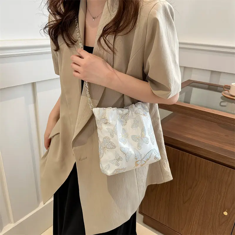 New Chinese Style Women's Bag with Butterfly Chain Crossbody - Image 8