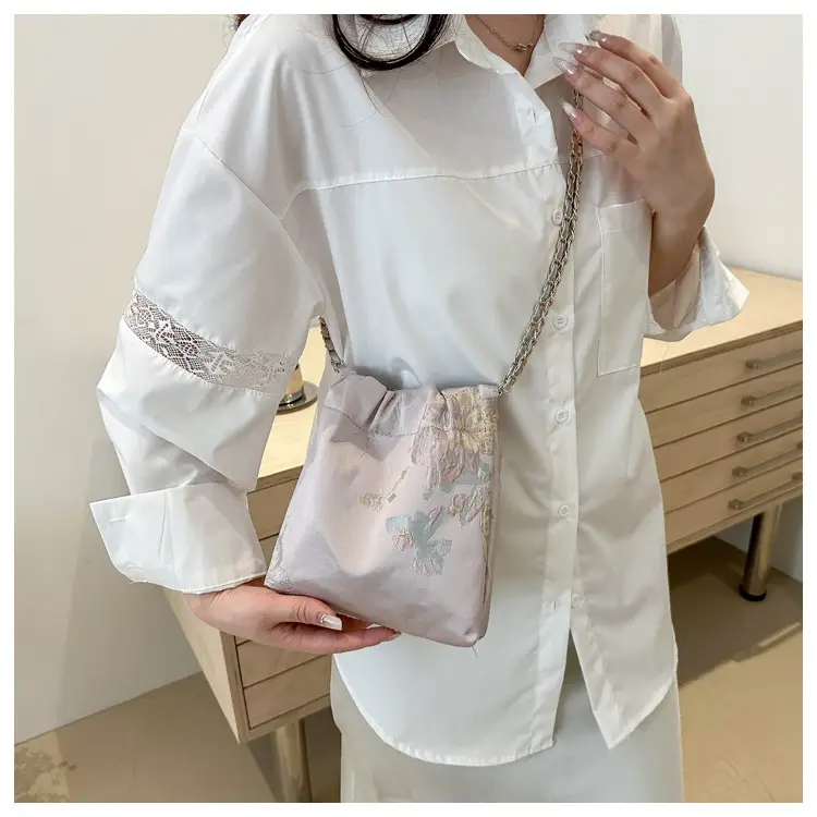 New Chinese Style Women's Bag with Butterfly Chain Crossbody — feature 11