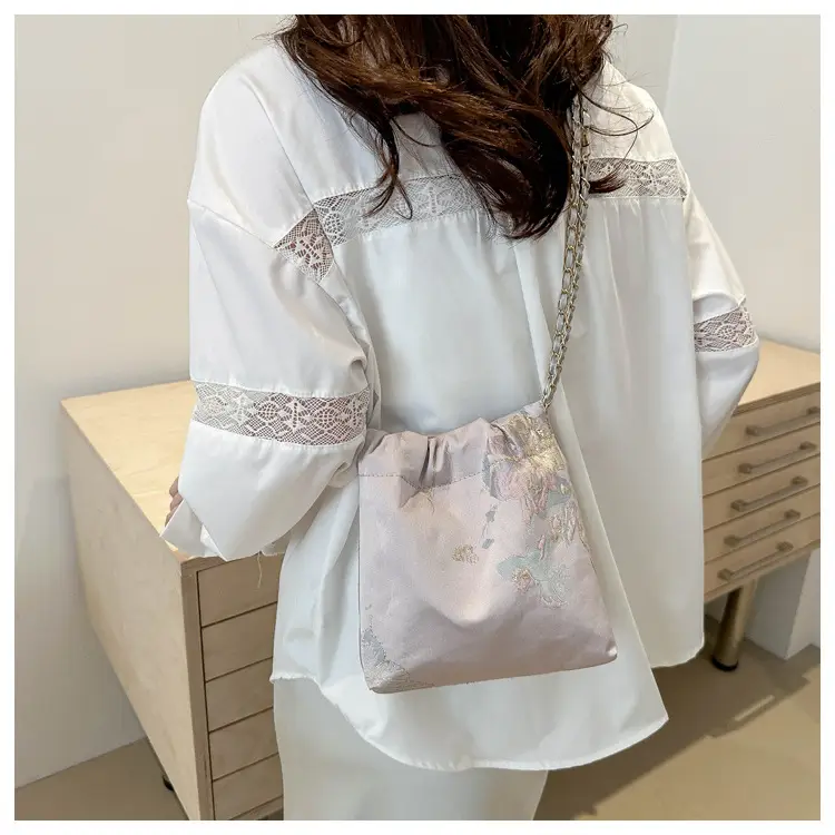 New Chinese Style Women's Bag with Butterfly Chain Crossbody — feature 12