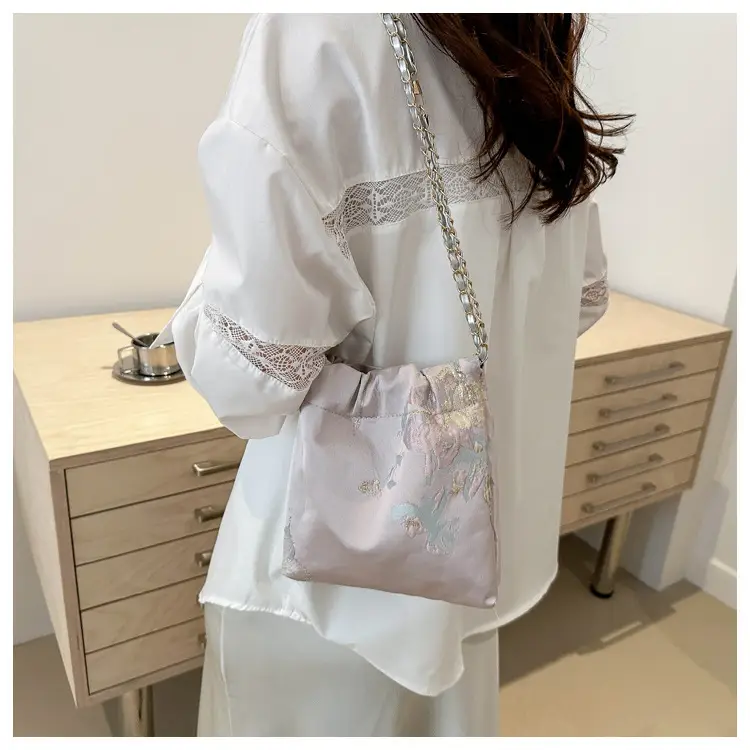 New Chinese Style Women's Bag with Butterfly Chain Crossbody — feature 13