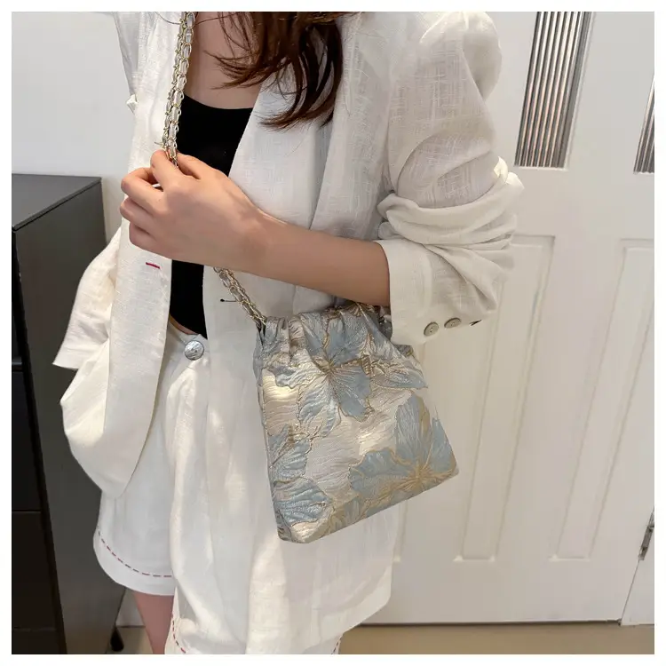 New Chinese Style Women's Bag with Butterfly Chain Crossbody — feature 17
