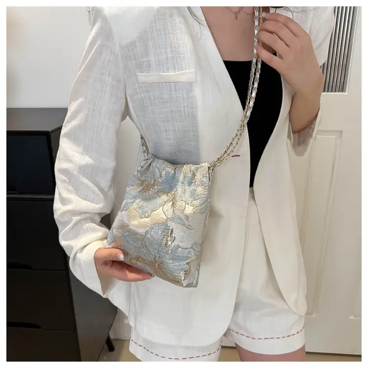New Chinese Style Women's Bag with Butterfly Chain Crossbody — feature 18