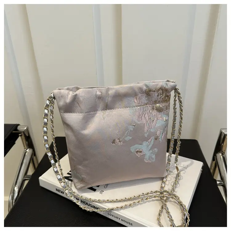 New Chinese Style Women's Bag with Butterfly Chain Crossbody — feature 20