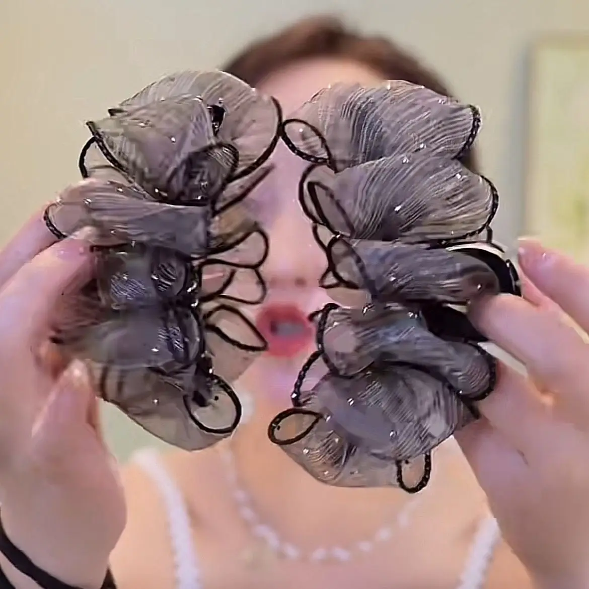 Black Butterfly Flower Hair Clip for Women — feature 9