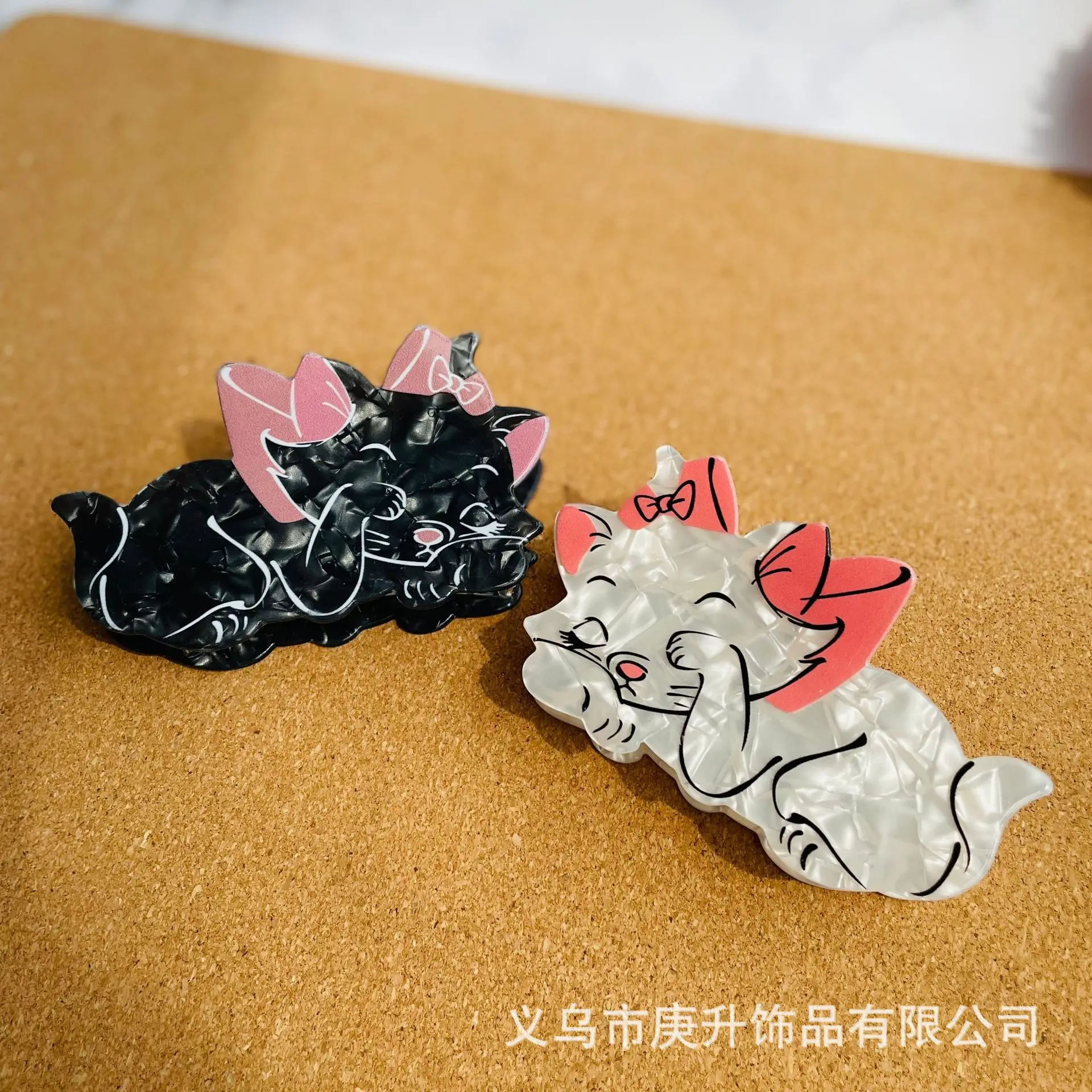 Mary Cat Clip with Shark Tail Design Black White - Image 6