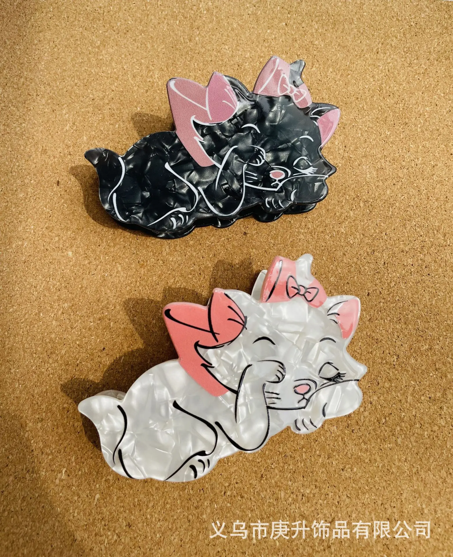 Mary Cat Clip with Shark Tail Design Black White — feature 10