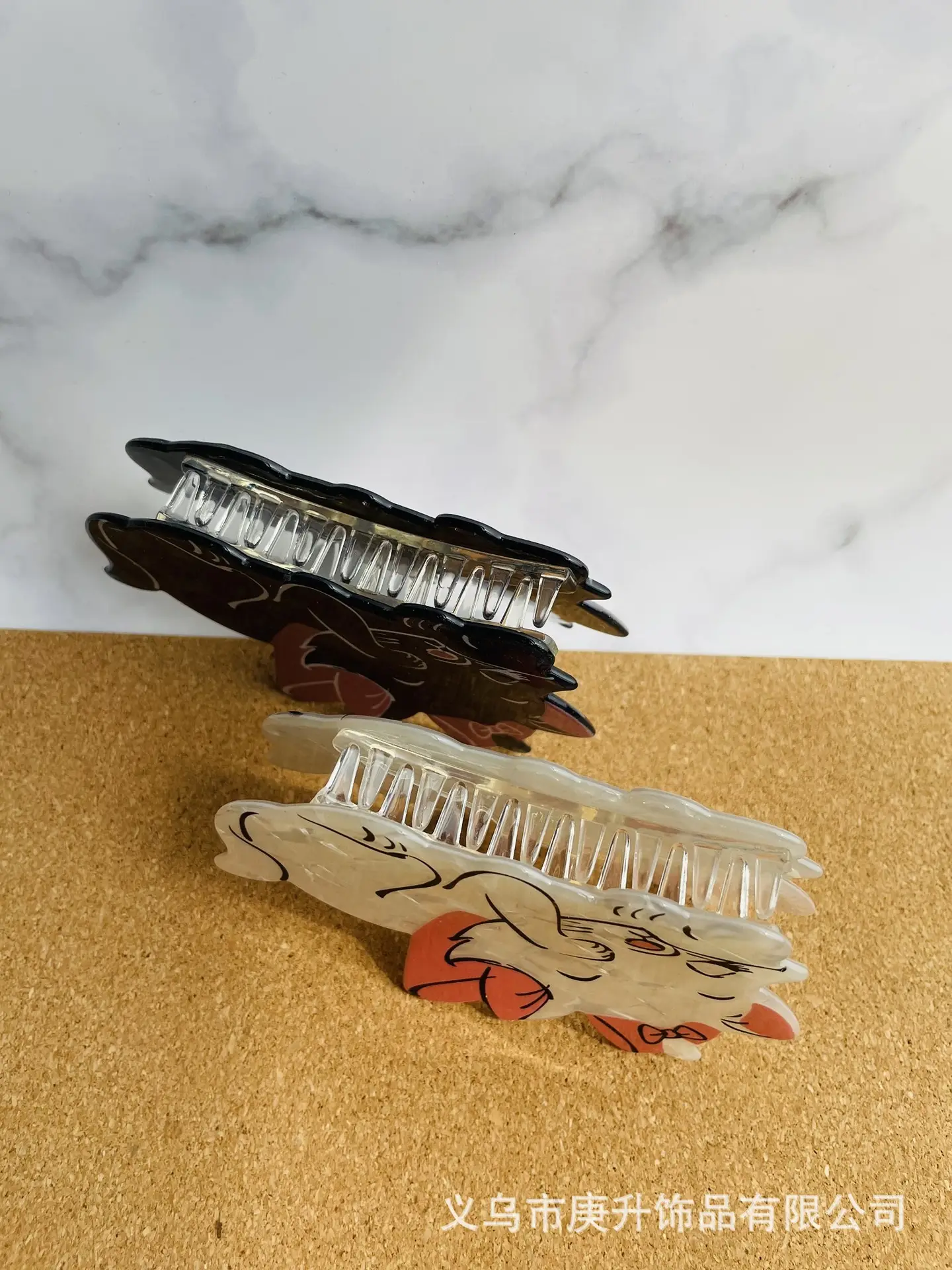 Mary Cat Clip with Shark Tail Design Black White — feature 11
