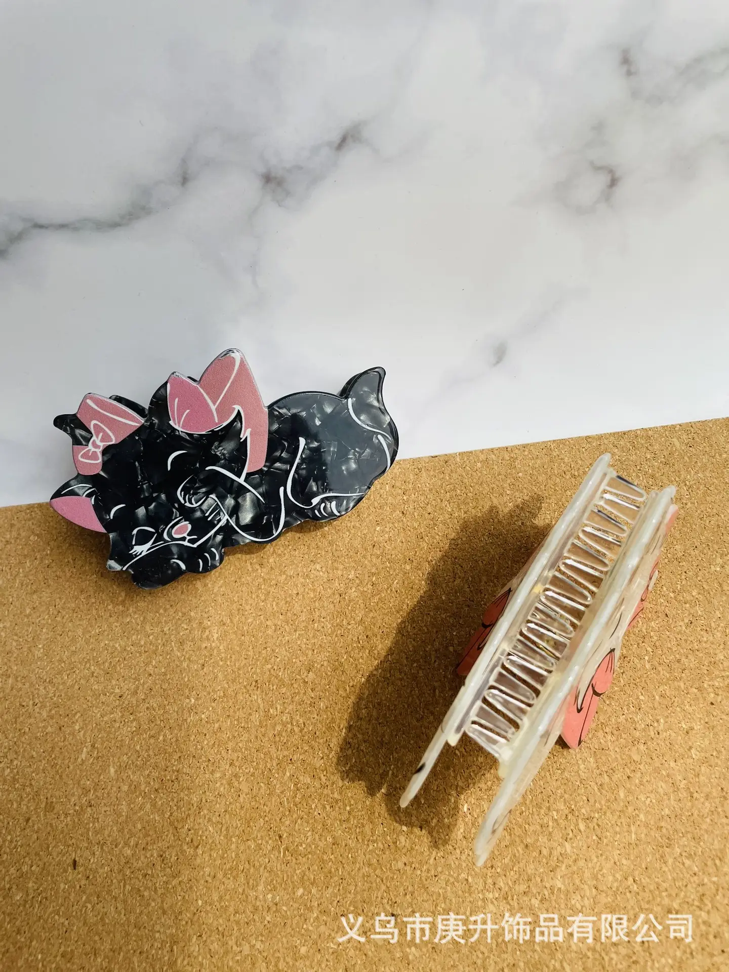 Mary Cat Clip with Shark Tail Design Black White — feature 12