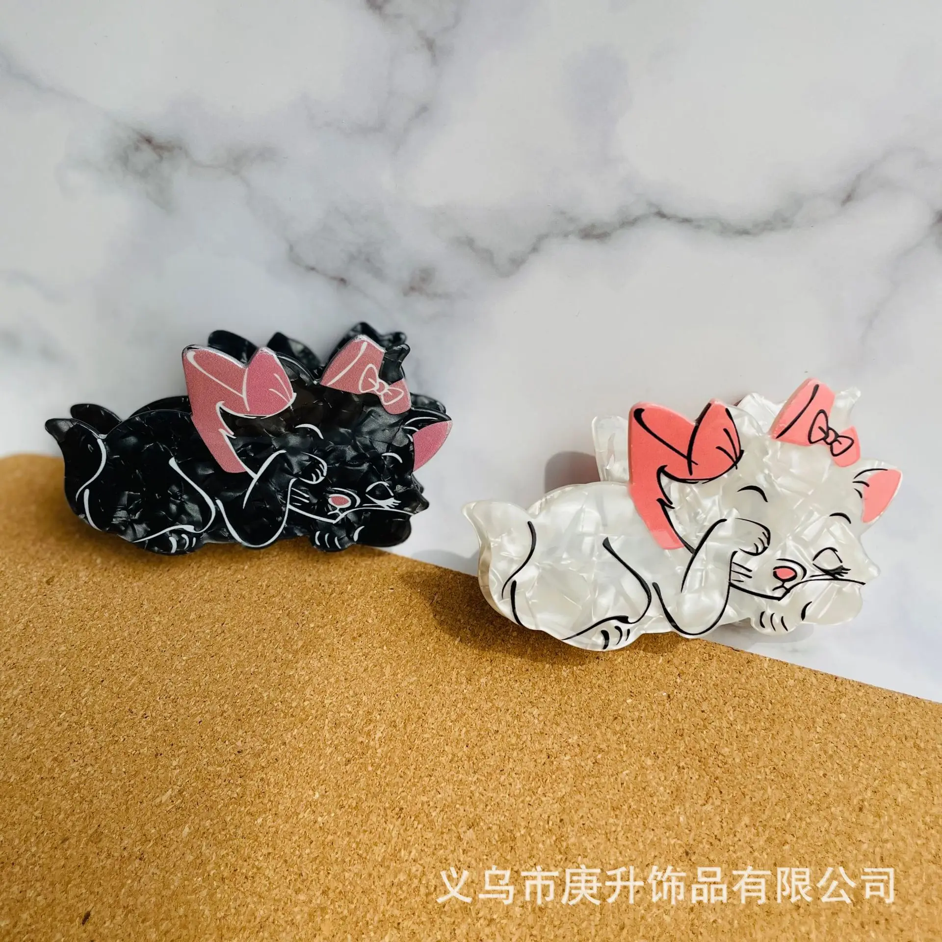 Mary Cat Clip with Shark Tail Design Black White — feature 15