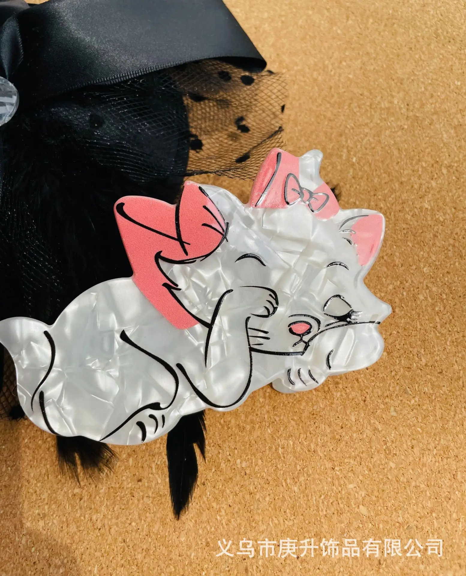 Mary Cat Clip with Shark Tail Design Black White — feature 17