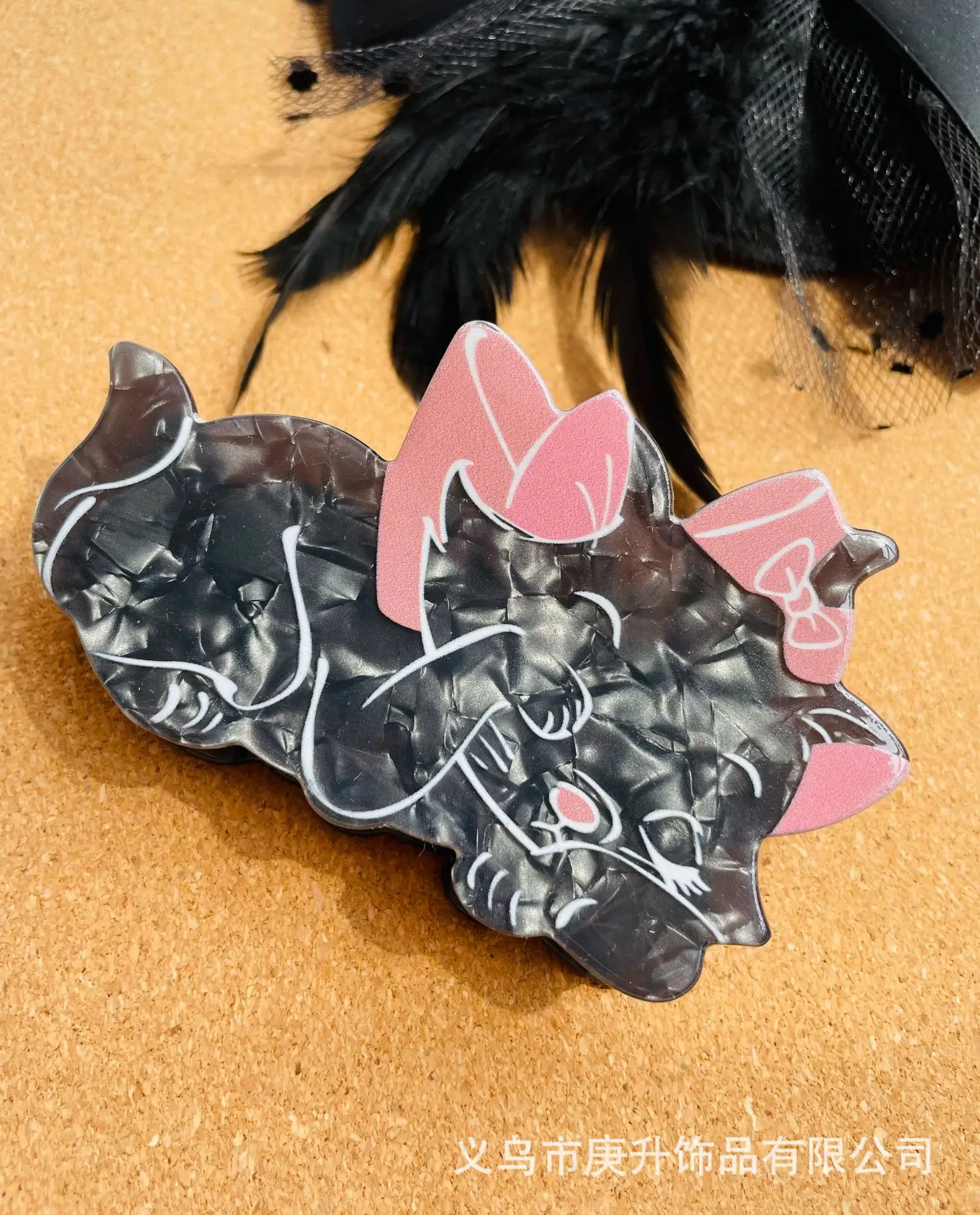 Mary Cat Clip with Shark Tail Design Black White — feature 4