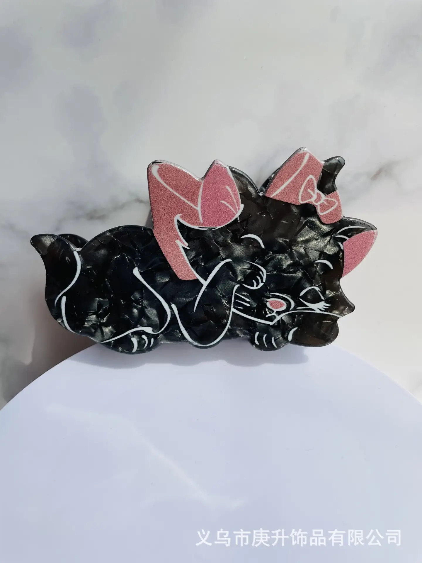 Mary Cat Clip with Shark Tail Design Black White — feature 8