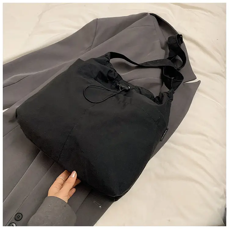 Women's Large Capacity Shoulder Bag for Class & Commuting - Image 4