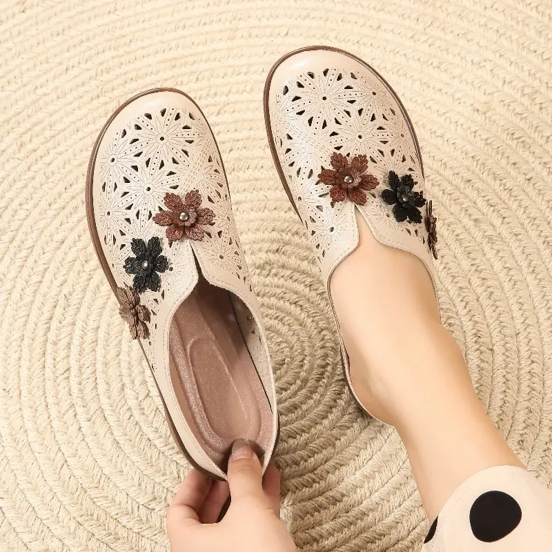 In-Stock Mom Shoes, Non-Slip Soft Sole, Flat Sandals for Middle-Aged and Elderly, Closed-Toe Outdoor Slippers, Summer Flat Sandals - Image 3