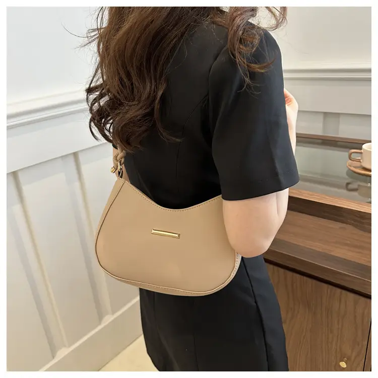 Black Half-Moon Crossbody Bag for Women 2025 — feature 9