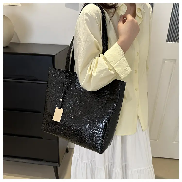 2024 Black Crocodile PU Shoulder Bag for Women — feature 18