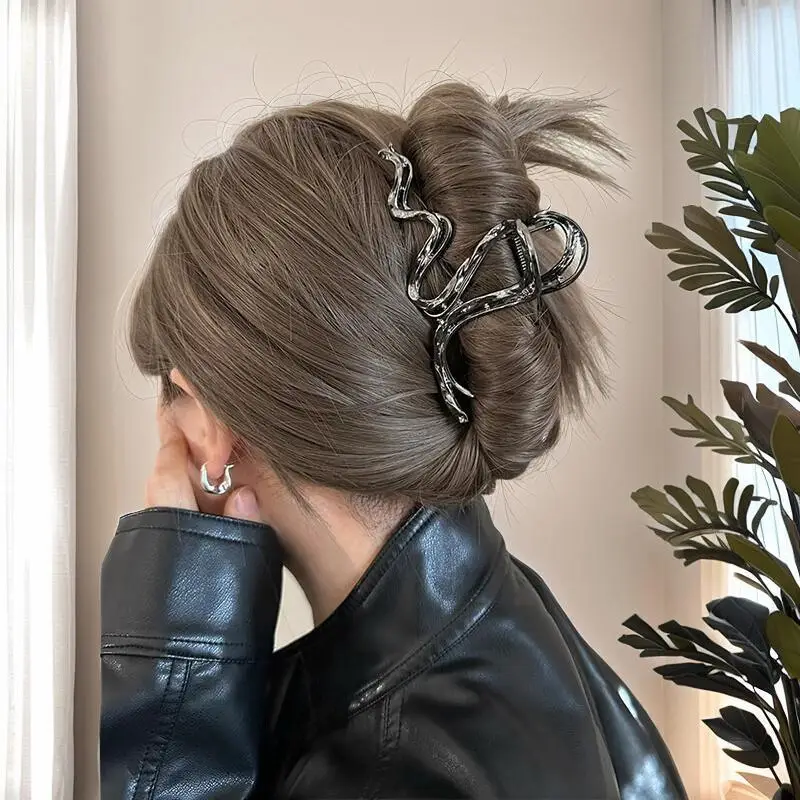Elegant Shark Clip Hair Accessory for Women - Image 17