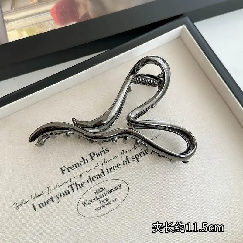 Elegant Shark Clip Hair Accessory for Women — feature 7