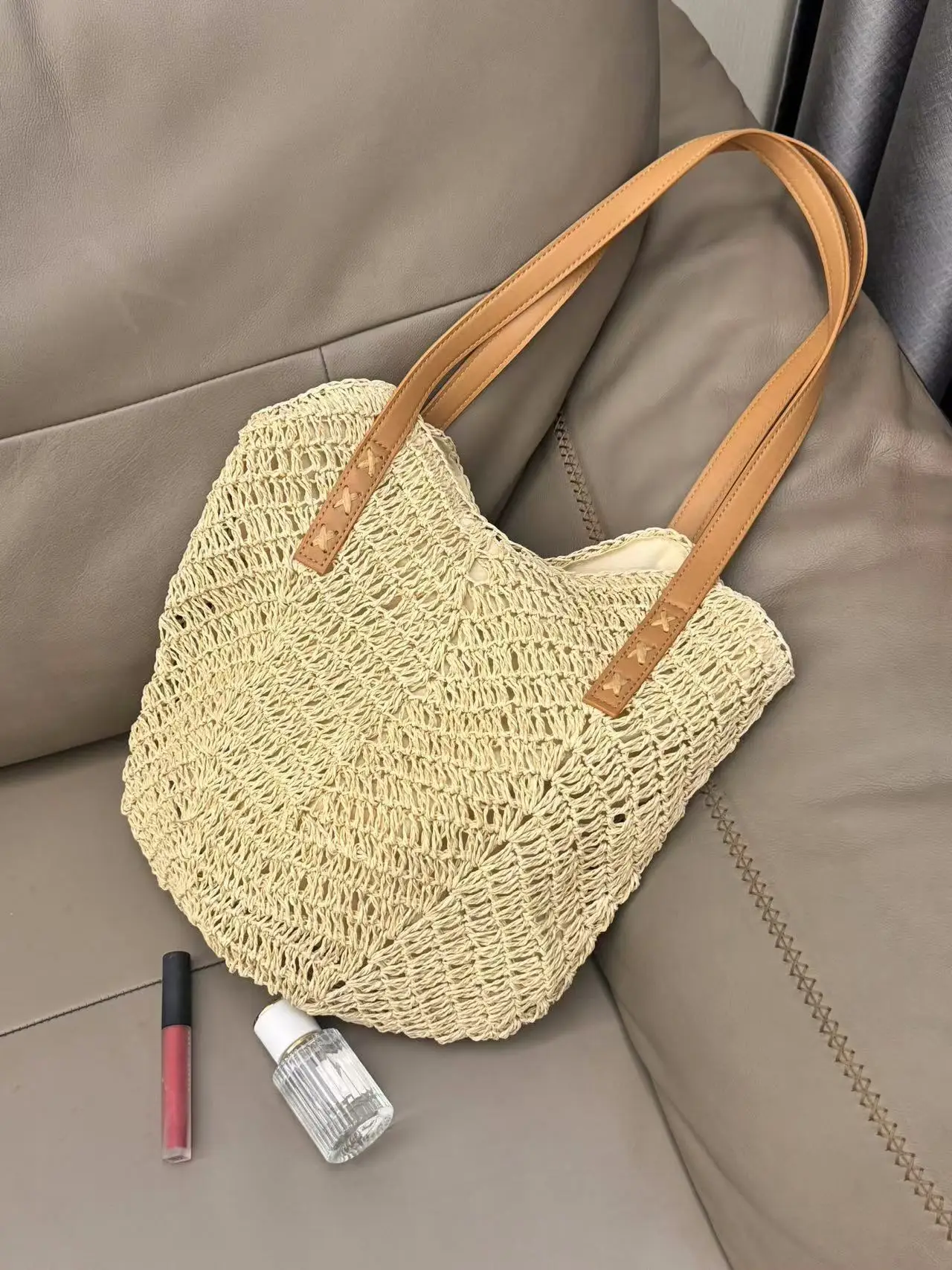 Women's Straw Woven Shoulder Bag Large Capacity Beach Travel — feature 2