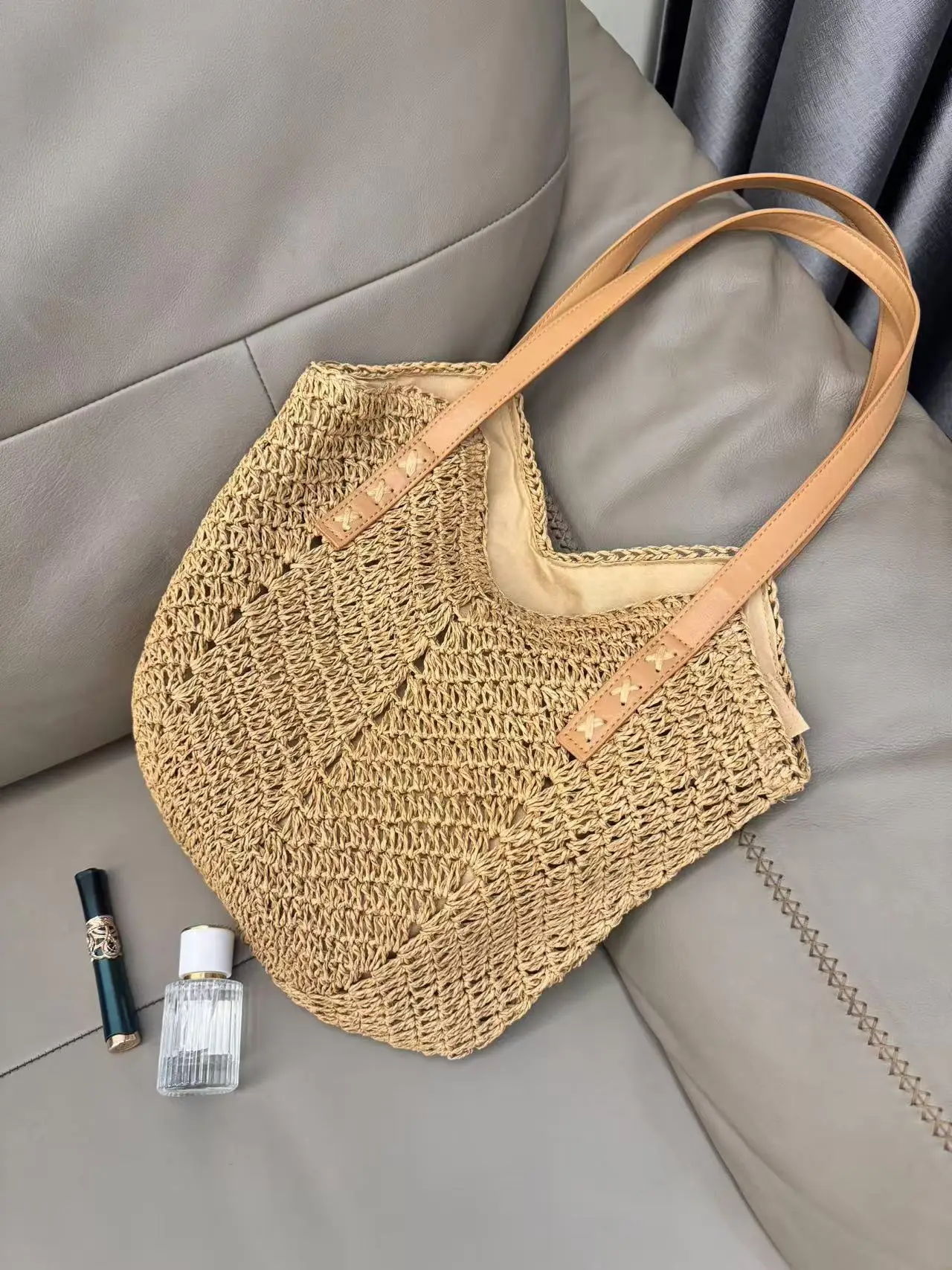 Women's Straw Woven Shoulder Bag Large Capacity Beach Travel — feature 5