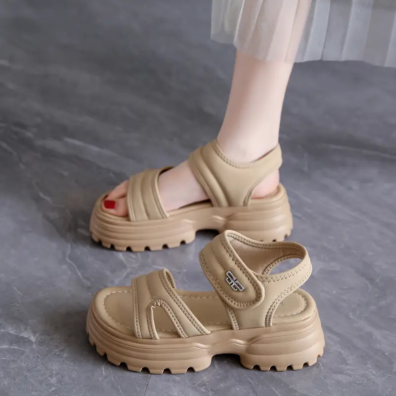 Net red muffin thick-soled sandals women's summer wholesale new casual Roman beach shoes increased all-match explosions for the little man