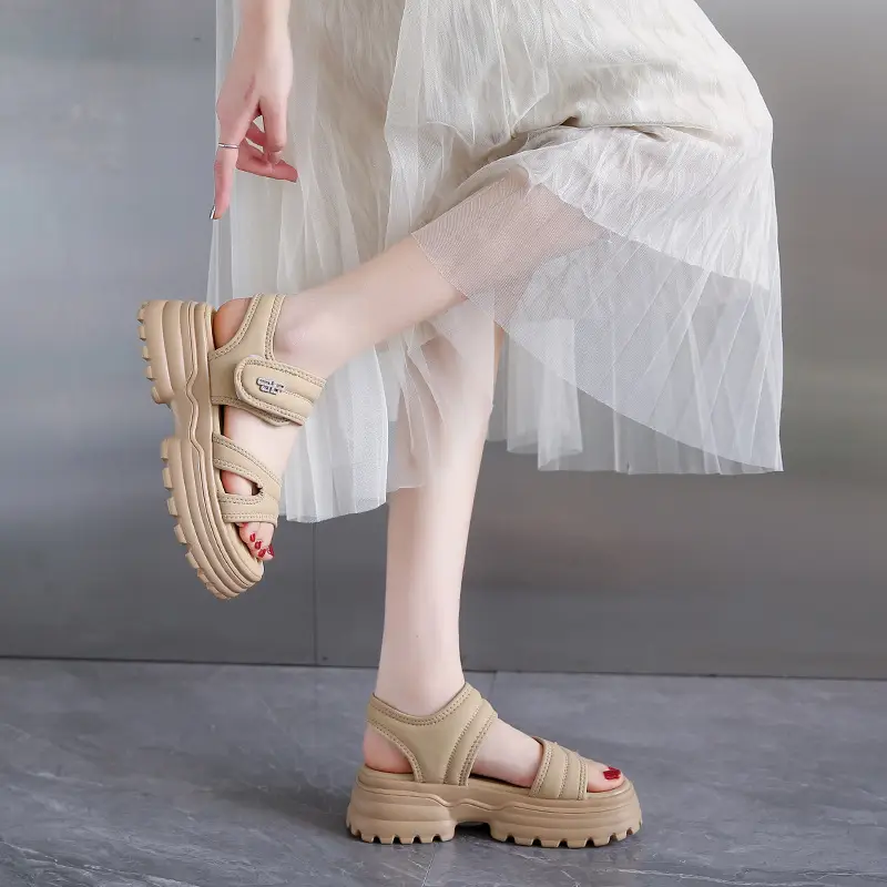 Net red muffin thick-soled sandals women's summer wholesale new casual Roman beach shoes increased all-match explosions for the little man
