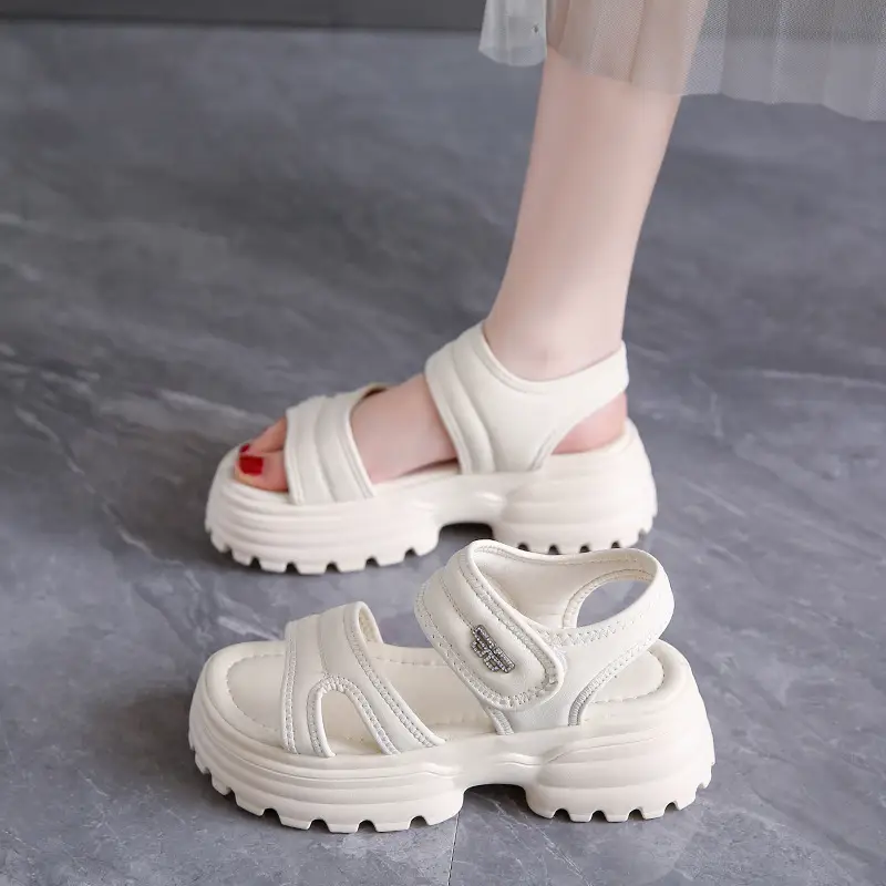Net red muffin thick-soled sandals women's summer wholesale new casual Roman beach shoes increased all-match explosions for the little man