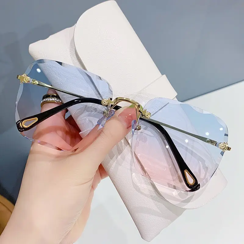 Women UV Protection Sunglasses with Crystal Cut Edges - Image 3