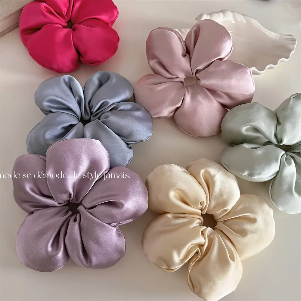 Black 3D Flower Hair Ring for Women — feature 2