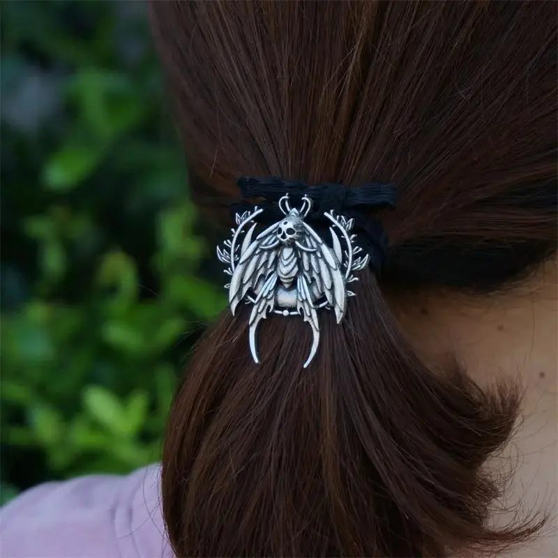 Vintage Skull Moth Hair Ring with Gothic Design — feature 5