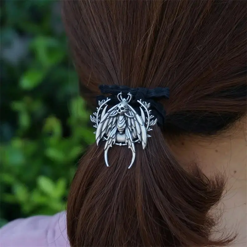 Vintage Skull Moth Hair Ring with Gothic Design — feature 6