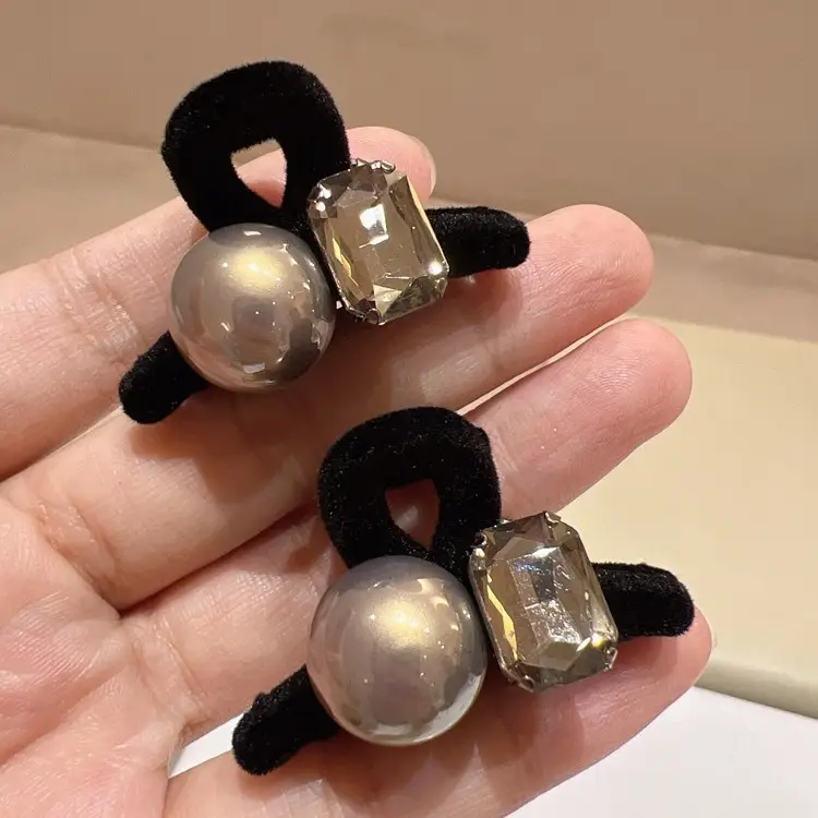 Black Pearl Hair Clips with Sparkle Design - Image 4