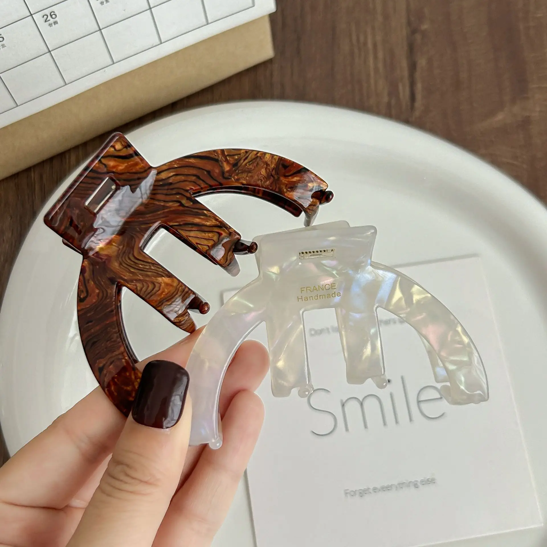 Elegant Shark Clip for Women's Hair Grasping 2024 - Image 9
