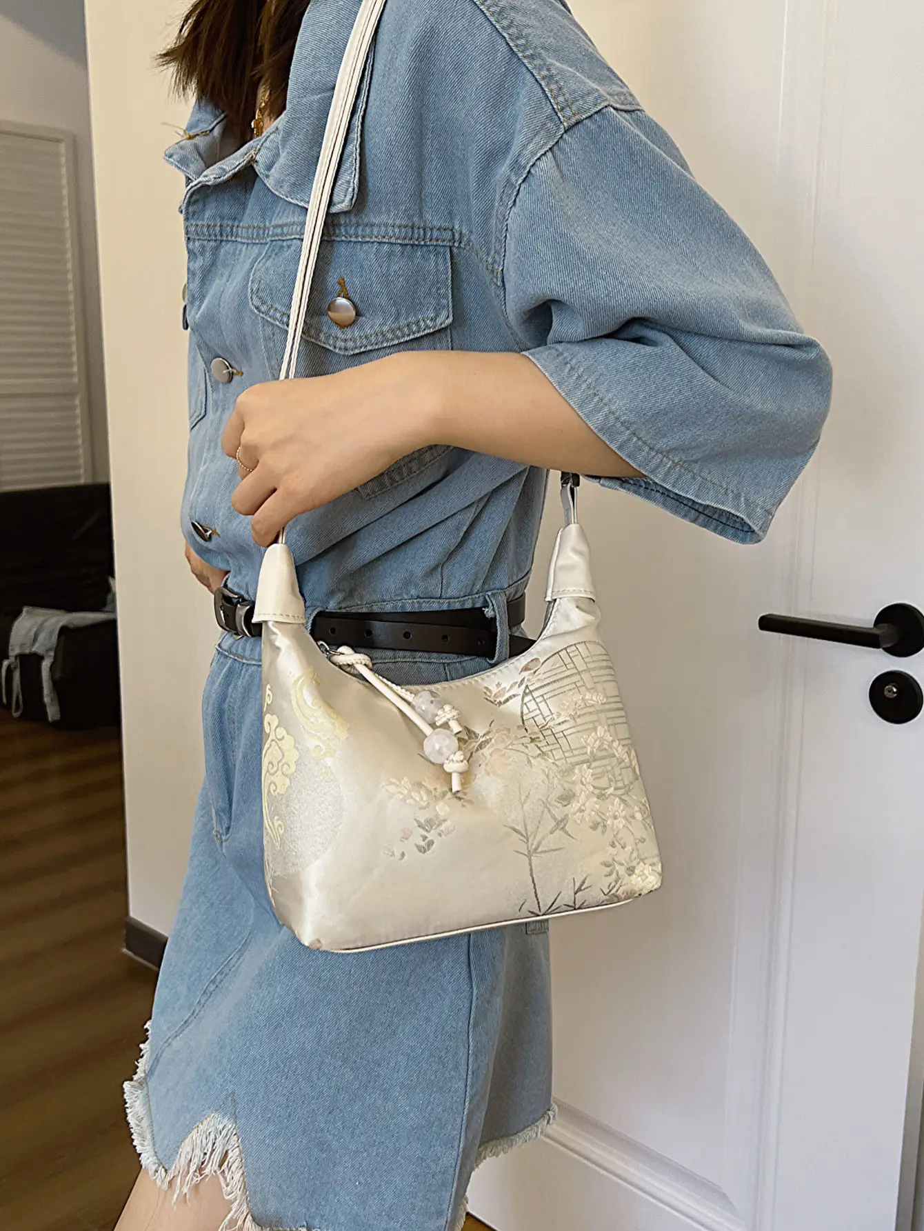 Women Embroidered Shoulder Crossbody Bag Cream 2024 - Image 5