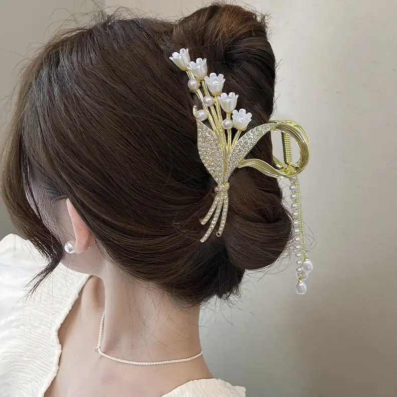 Antique Pearl Hair Clip for Women's Back of Head — feature 4