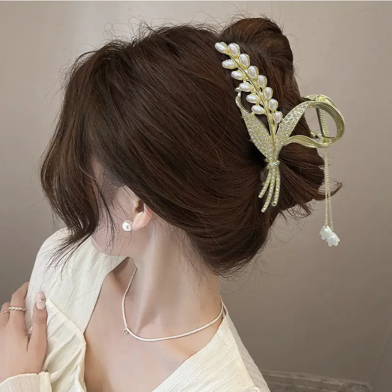 Antique Pearl Hair Clip for Women's Back of Head — feature 5