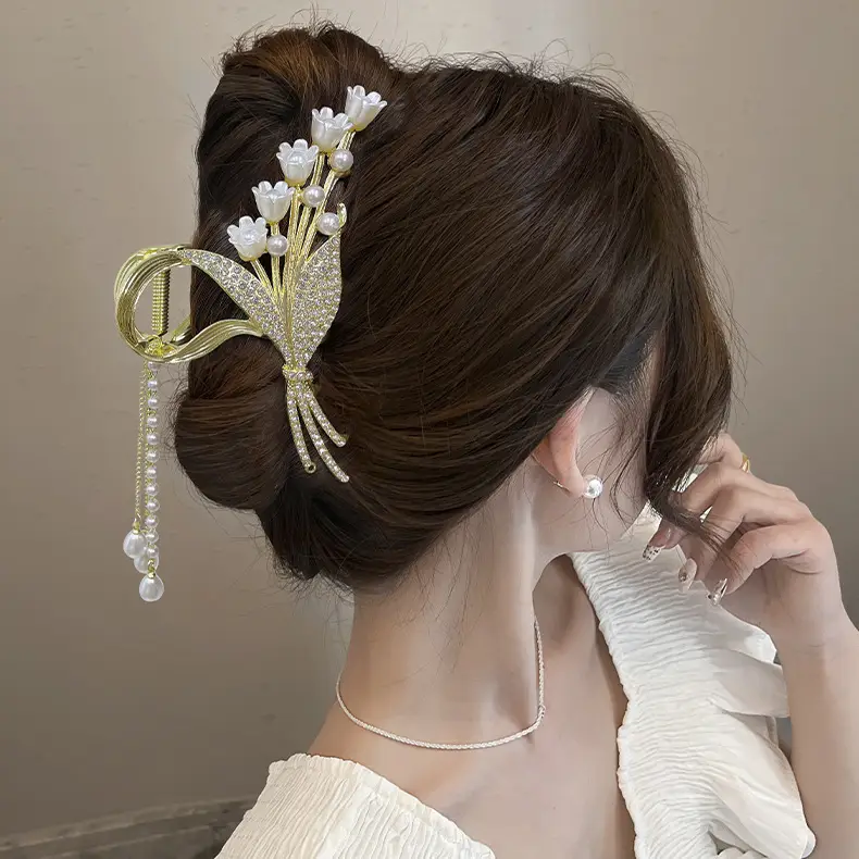 Antique Pearl Hair Clip for Women's Back of Head — feature 6