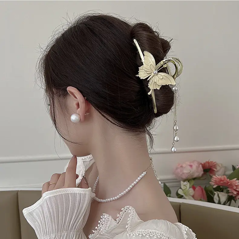Antique Pearl Hair Clip for Women's Back of Head — feature 9