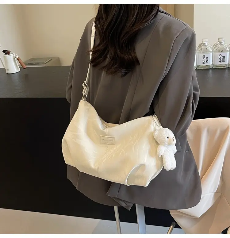 Women's Velvet Shoulder Bag Large Capacity 2024 — feature 40