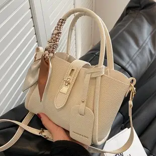 Women's White Down Cotton Shoulder Bag 2026 — feature 4