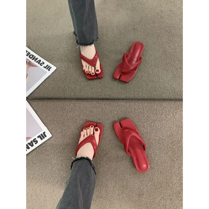 Stylish Red Pig Trotter-Shaped Flip-Flops for Women, 2026 Summer Outdoor Fashion Beach Shoes, Flat Thong Sandals - Image 7