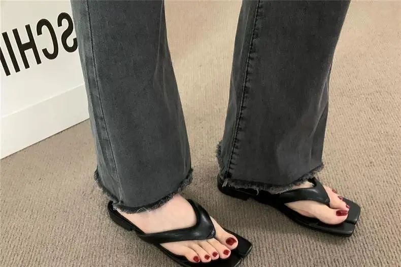 Stylish Red Pig Trotter-Shaped Flip-Flops for Women, 2026 Summer Outdoor Fashion Beach Shoes, Flat Thong Sandals — feature 18