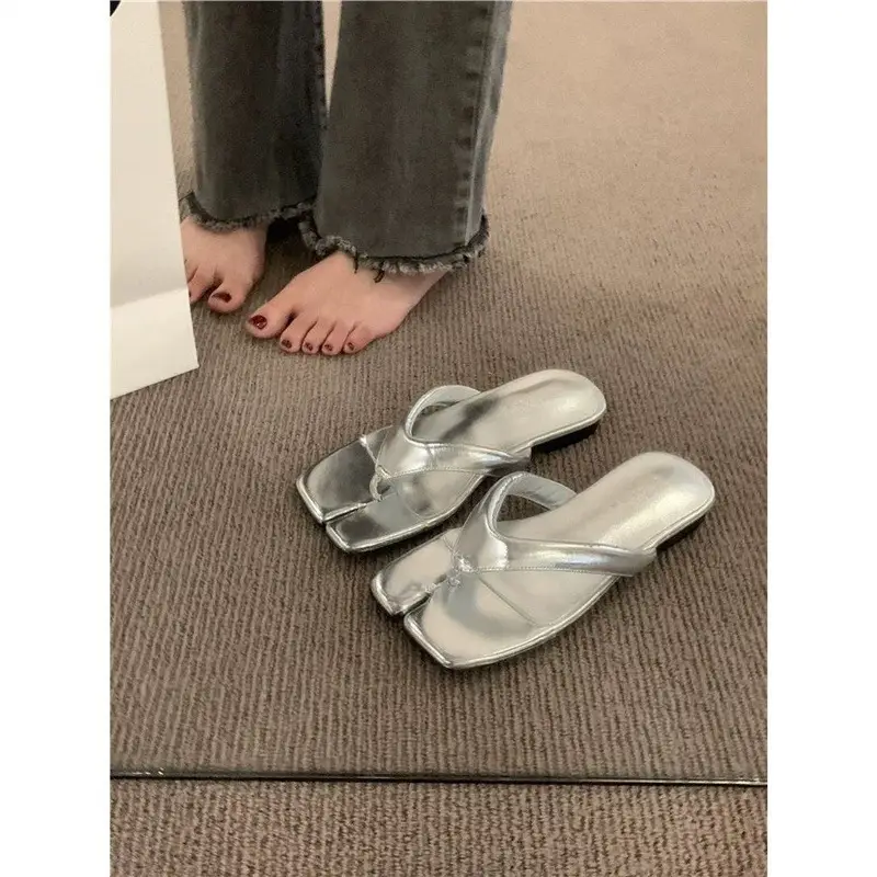 Stylish Red Pig Trotter-Shaped Flip-Flops for Women, 2026 Summer Outdoor Fashion Beach Shoes, Flat Thong Sandals - Image 2